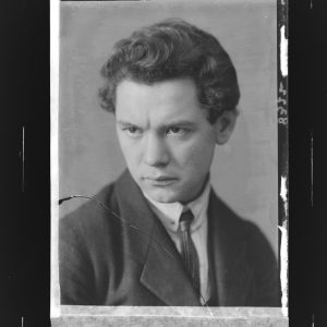 Homonnai Nándor: József Attila portréja, zselatinos üveglemez, 1924. január 29. előtt, József Attila, kézirat, József Attila, üvegnegatív másolat Homonnai Nándor: József Attila portréja, zselatinos üveglemez, 1924. január 29. előtt, József Attila, kézirat, József Attila, üvegnegatív másolat