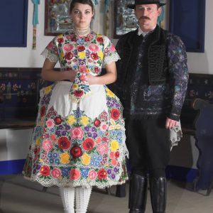 Kalocsai, délutáni ünnepi lányviselet, női