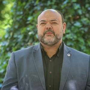 A zászlót tartani és vinni kell A zászlót tartani és vinni kell